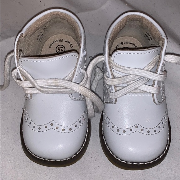 FootMates Other - Footmates baby walking shoes medium size 2.5